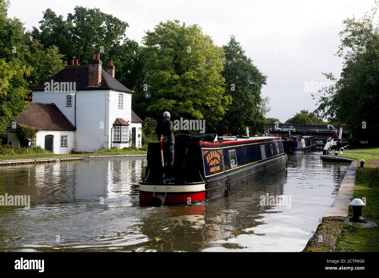 Narrowboats auf dem Grand Union Canal in Hatton Bottom Lock, Warwickshire, Großbritannien Stockfoto