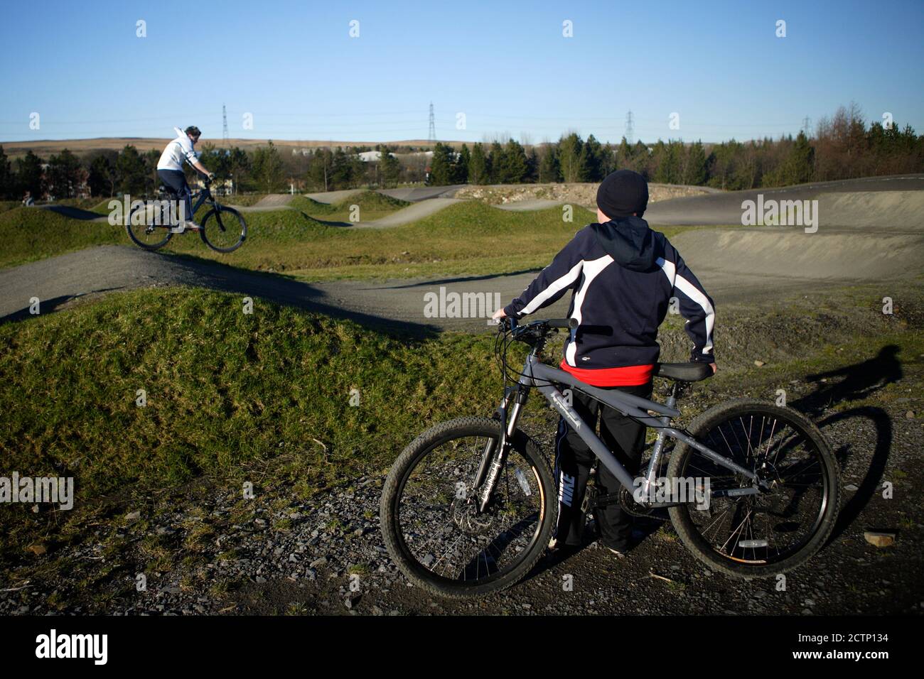 Parc Bryn Bach, Blaenau Gwent ist ein Abenteuer- und Freizeitpark inmitten von 340 Hektar Gras und Wäldern mit einem atemberaubenden 36 Hektar großen See im Herzen Stockfoto