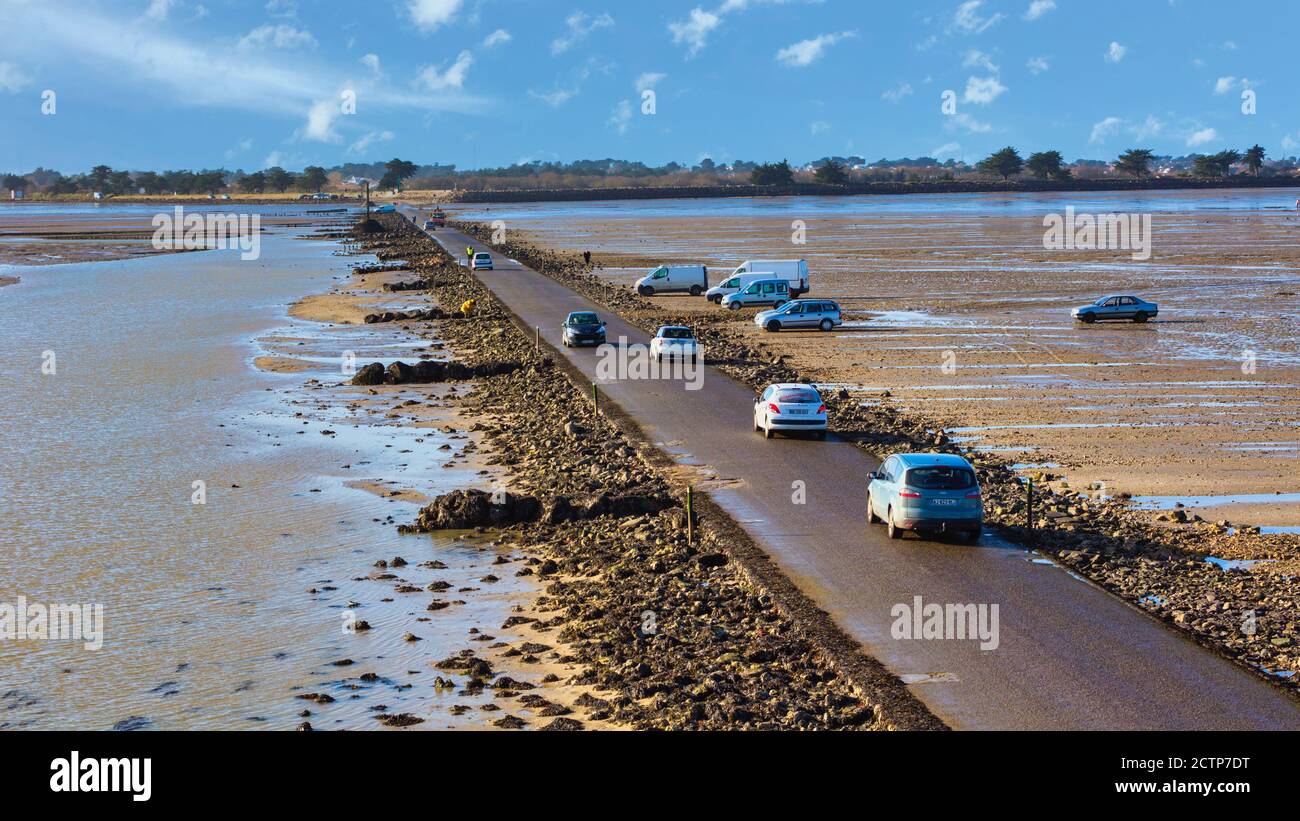 Die Passage du Gois verbindet das französische Festland mit Noirmoutier (Noirmoutier-en-l'Île) auf der Insel Noirmoutier im Departement Vendée Stockfoto
