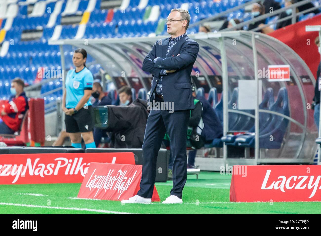 Bielsko Biala, Polen. September 2020. Milosz Stepinski Trainerin der polnischen Frauenfußballmannschaft beim UEFA Women's EURO 2021 Qualifying Match zwischen Polen und Tschechien im Bielsko-Biala City Stadium in Aktion gesehen. (Endstand; Polen 0:2 Tschechische Republik) Credit: SOPA Images Limited/Alamy Live News Stockfoto