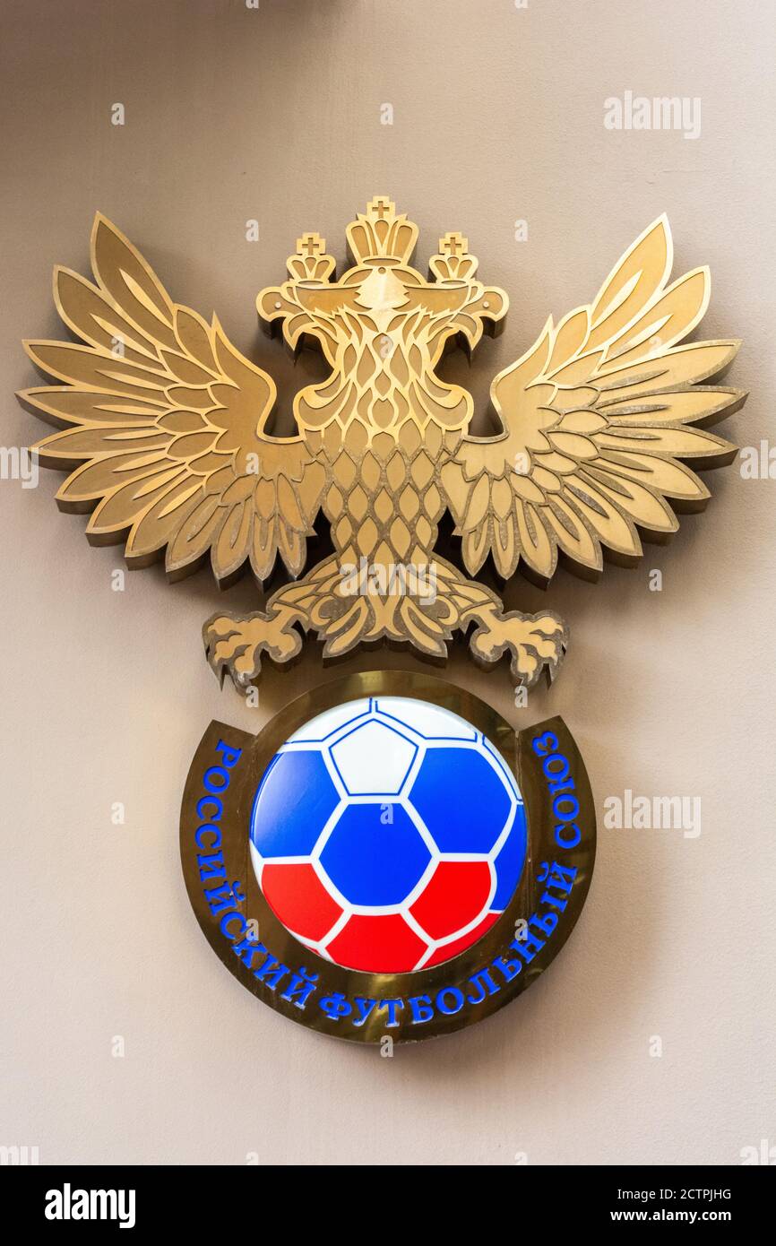 Moskau, Russland – 8. Juni 2017. Moskau, Russland – 8. Juni 2017. Logo der Russischen Fußballunion an der Wand vor dem Bürogebäude in Taganka, MOSC Stockfoto
