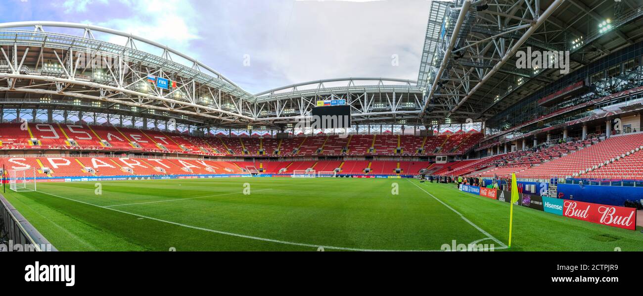 Moskau, Russland – 20. Juni 2017. Innenansicht des Stadions Spartak Moscow in Moskau, mit Platz und Tribünen, vor dem FIFA Confederations Cup 2017 Stockfoto