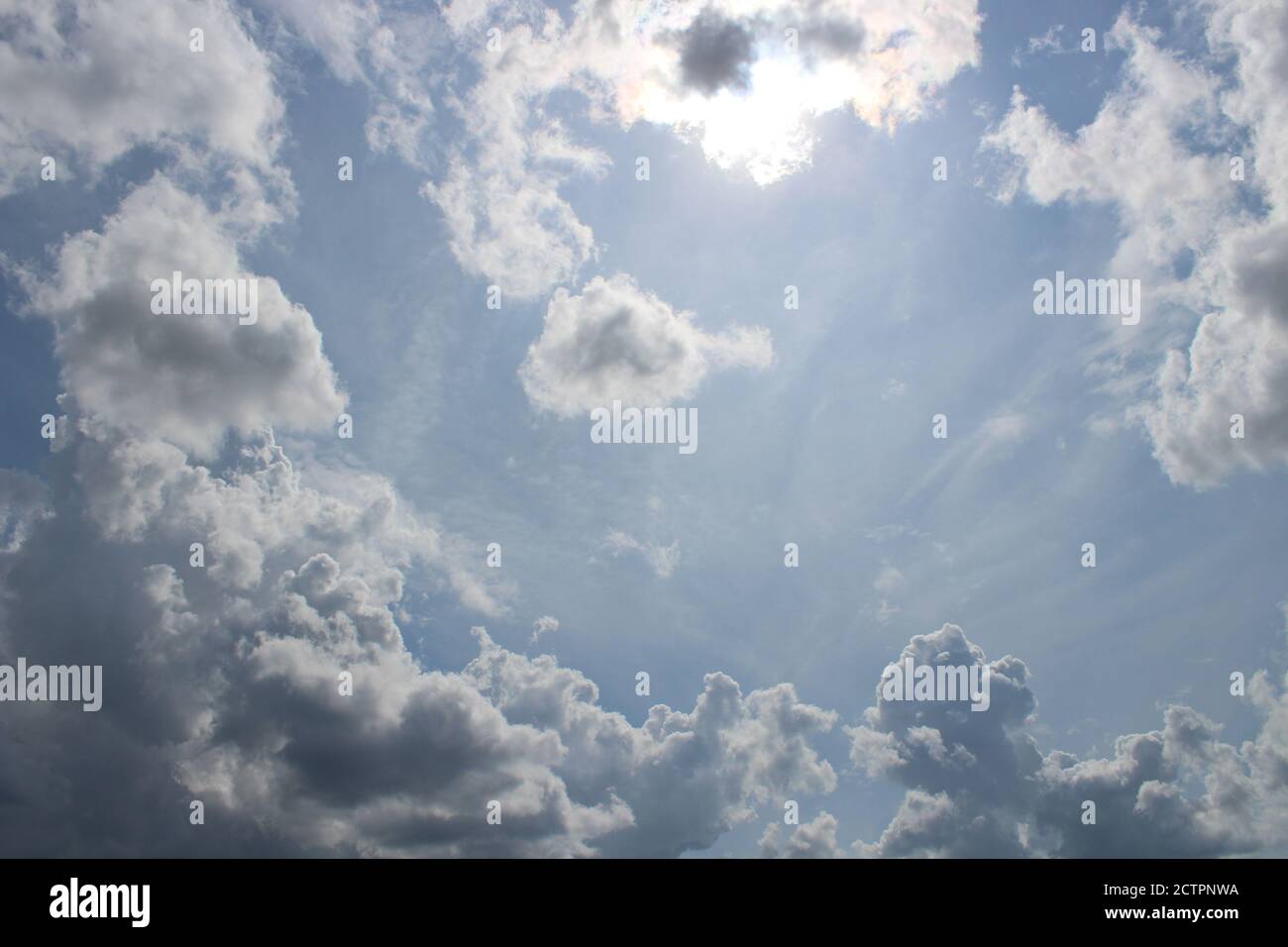Schöne Form von Wolken am Himmel Stockfoto