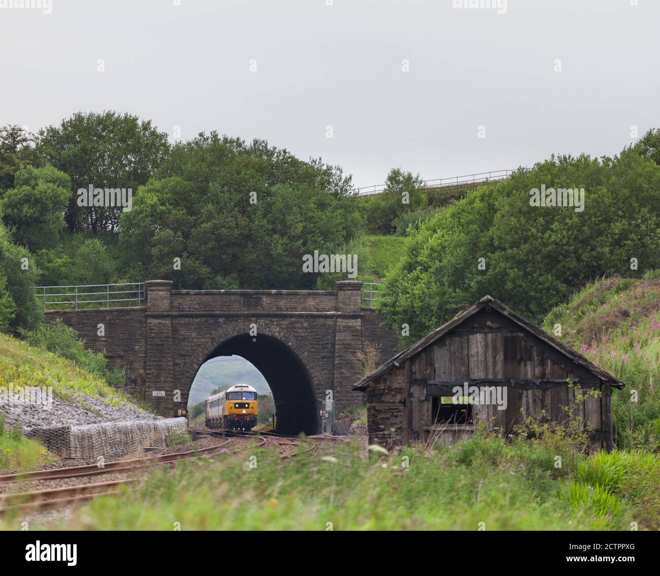 Lokomotive Baureihe 47 Lokomotive 47593 durch Shotlock Tunnel (Garsdale) Mit dem Touristenzug 'Staycation Express' Stockfoto