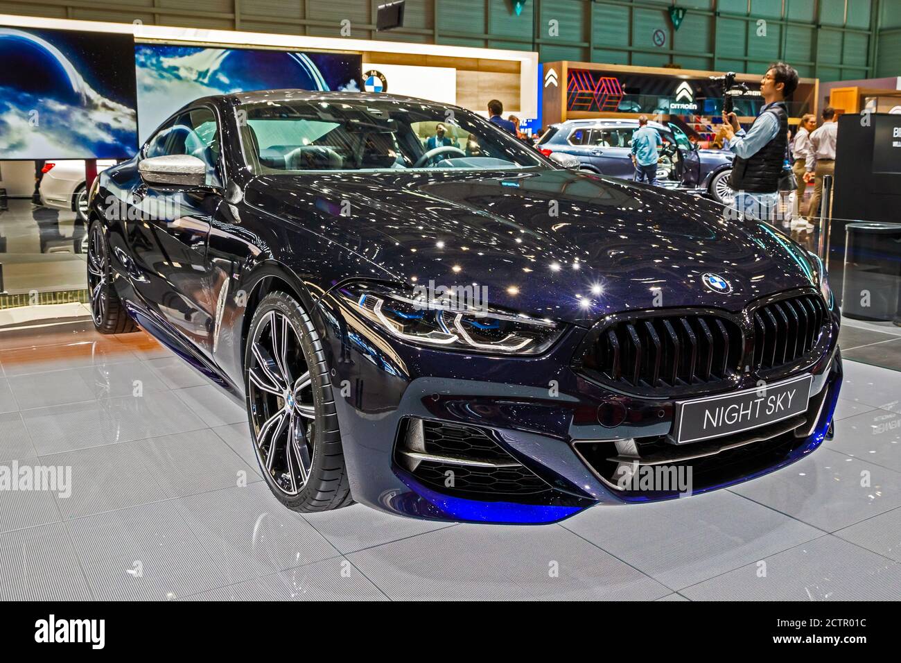 BMW individueller Sportwagen M850i Night Sky auf dem 89. Genfer Autosalon. Genf, Schweiz - 5. März 2019. Stockfoto