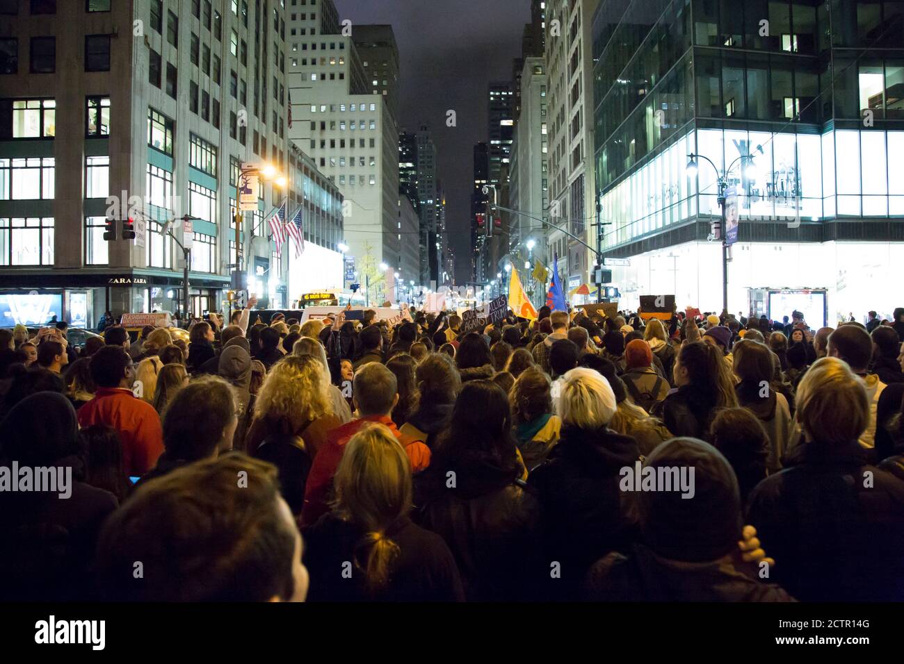 Menschenmenge bei der Nachwahlnacht Donald Trump Protest, New York City, New York, USA, 9. November 2016 Stockfoto