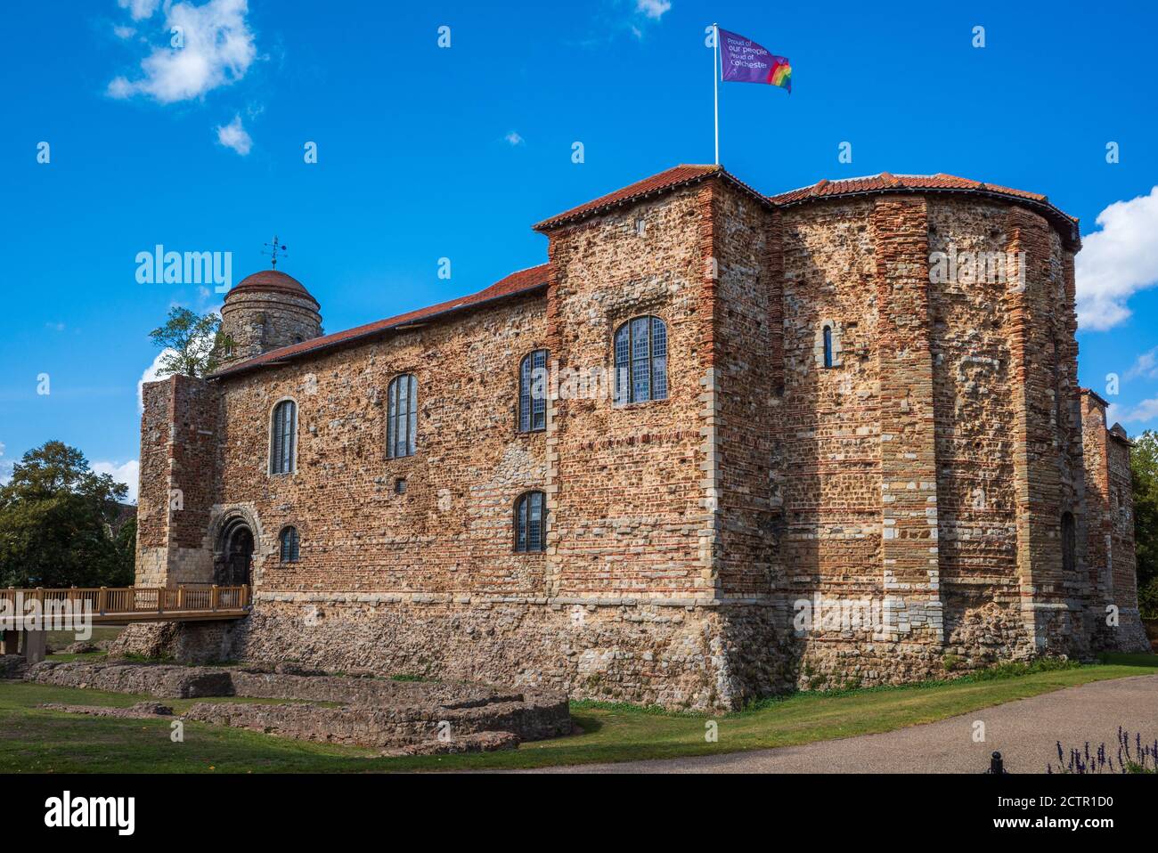 Colchester Castle - Normannisches Schloss aus dem elften Jahrhundert im Zentrum von Colchester, Essex, Großbritannien. Blick auf die Südfront und die Südost-Ecke. Stockfoto