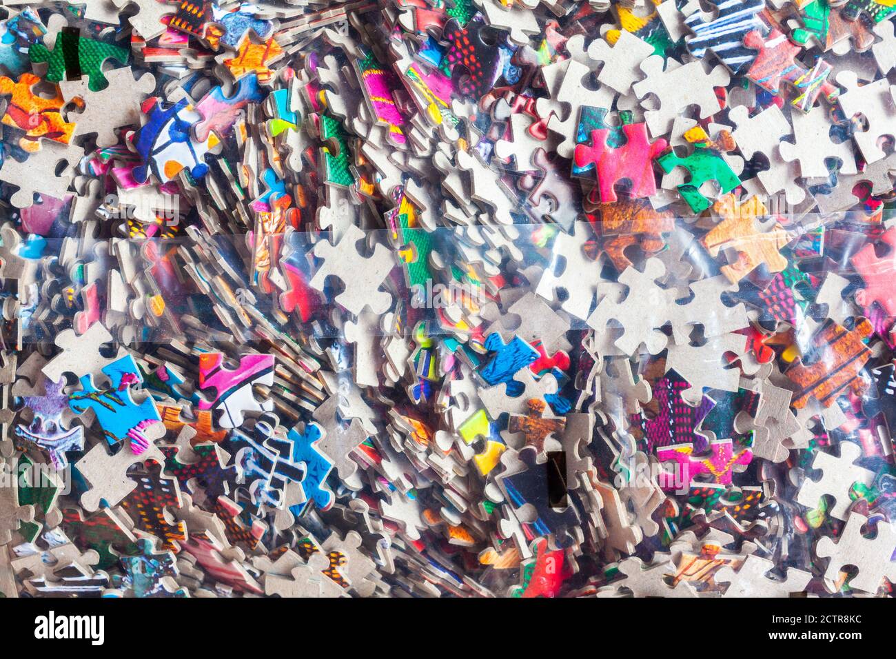 Zerlegtes Puzzle in durchsichtiger Plastiktüte Stockfoto