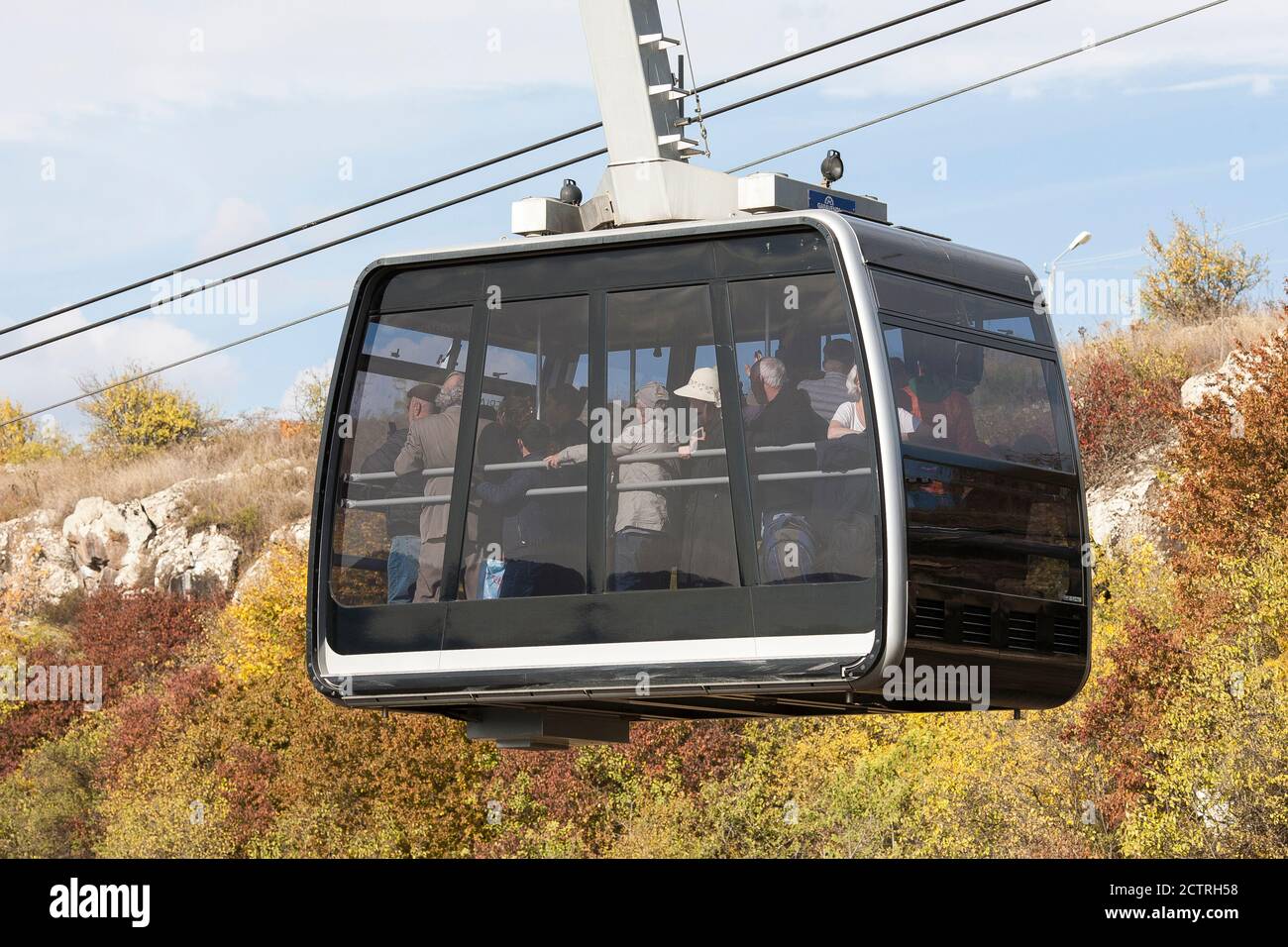 Die Seilbahn „Wings of Tatev“ erstreckt sich über 3,5 km zwischen dem armenischen Dorf Halidzor und dem berühmten Tatev-Kloster im Süden Armeniens Stockfoto