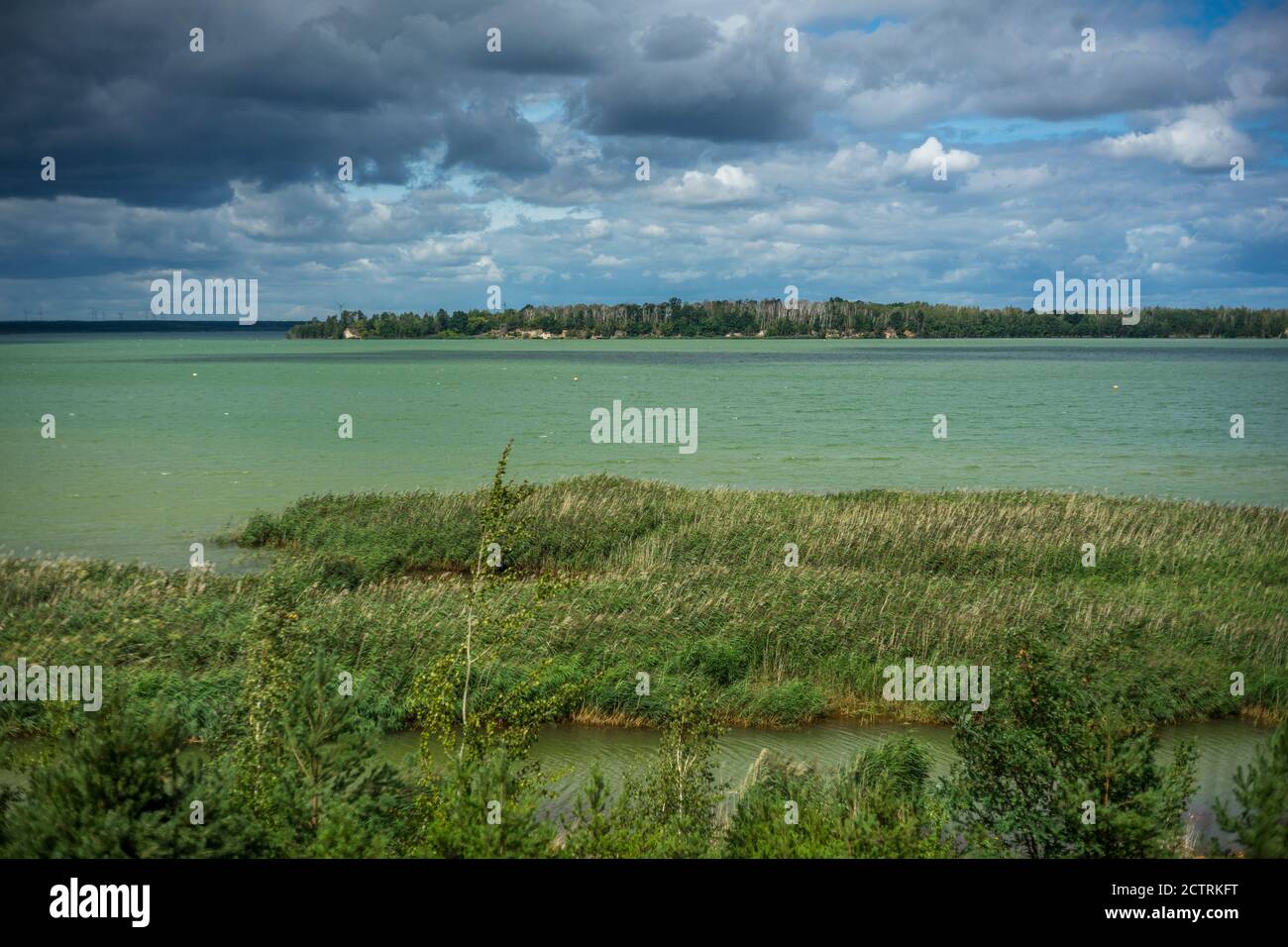 Partwitzer See in der Lausitz. Partwitzer See ist ein ehemaliger Tagebau, der nach der Nutzung mit Wasser gefüllt wurde und jetzt als Erholungsgebiet dient. Stockfoto