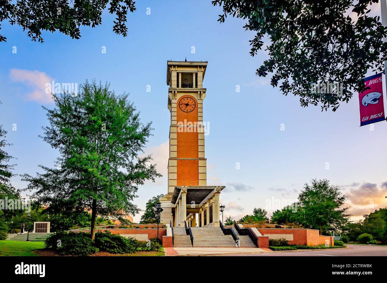 Moulton Tower wird mit einem Go Jags gesehen! Banner, 22. August 2020, in Mobile, Alabama. Stockfoto