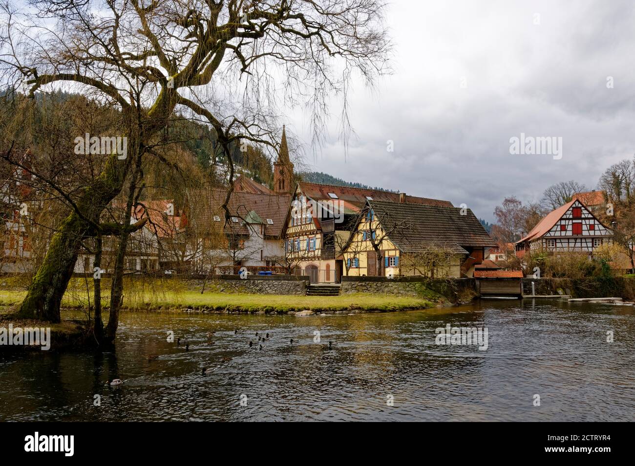 Schiltach: Fachwerkhäuser an der Kinzig, Kreis Rottweil, Schwarzwald, Baden-Württemberg, Deutschland Stockfoto