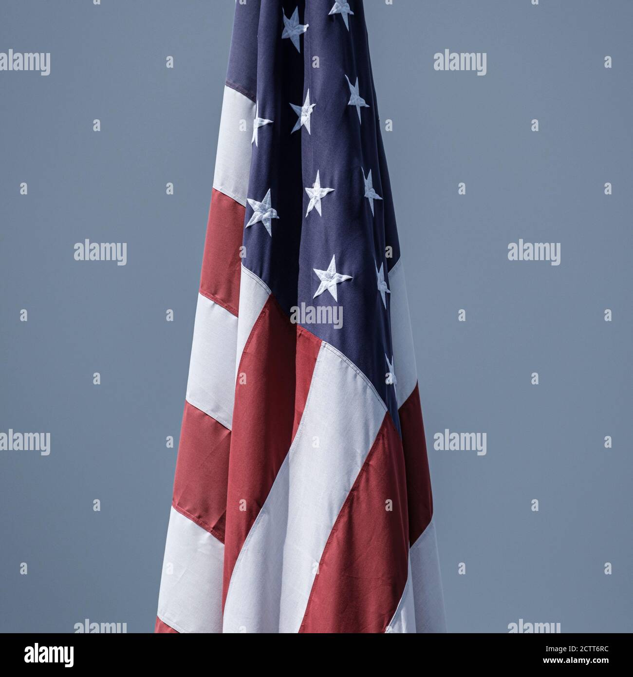 Amerikanische Flagge auf grauem Hintergrund Stockfoto