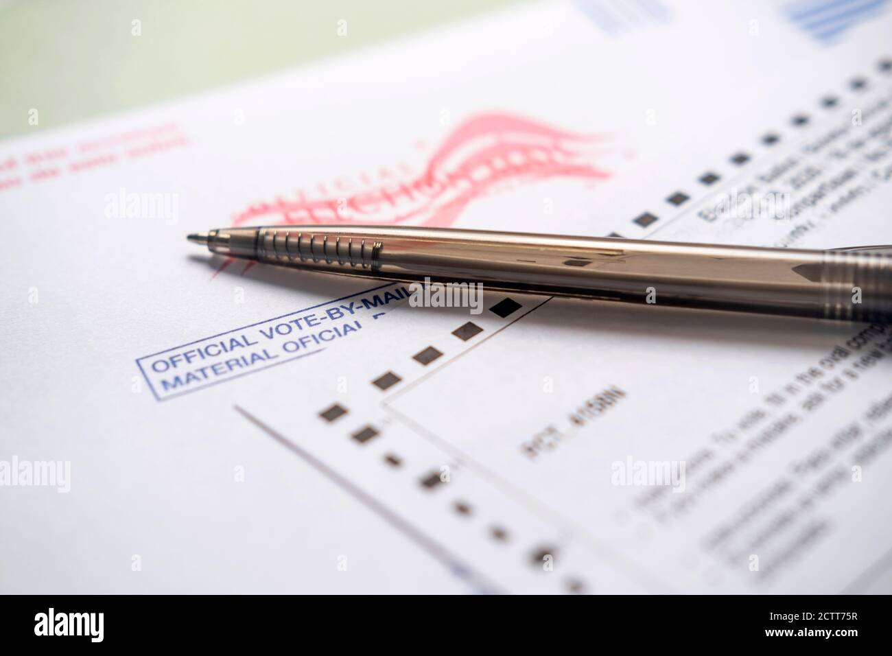 Stimmzettel und Stift Stockfoto