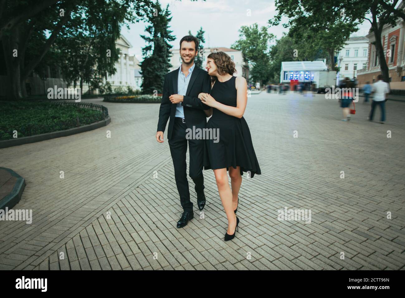 Ukraine, Paar auf Datum in der Stadt Stockfoto