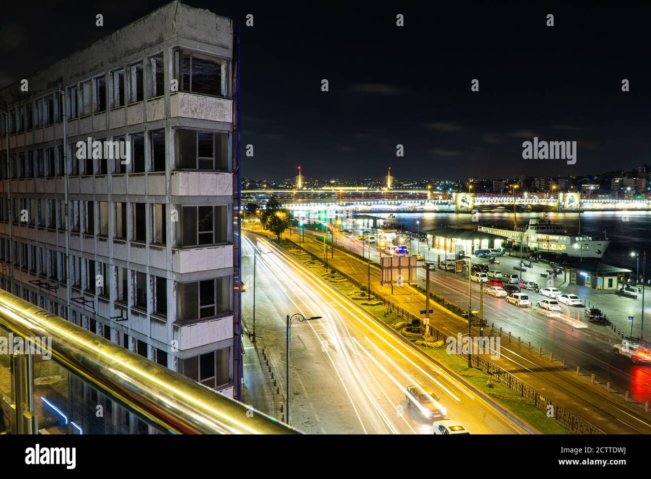 Ampelwege auf der Kennedy Street in Istanbul Aerial View Stockfoto