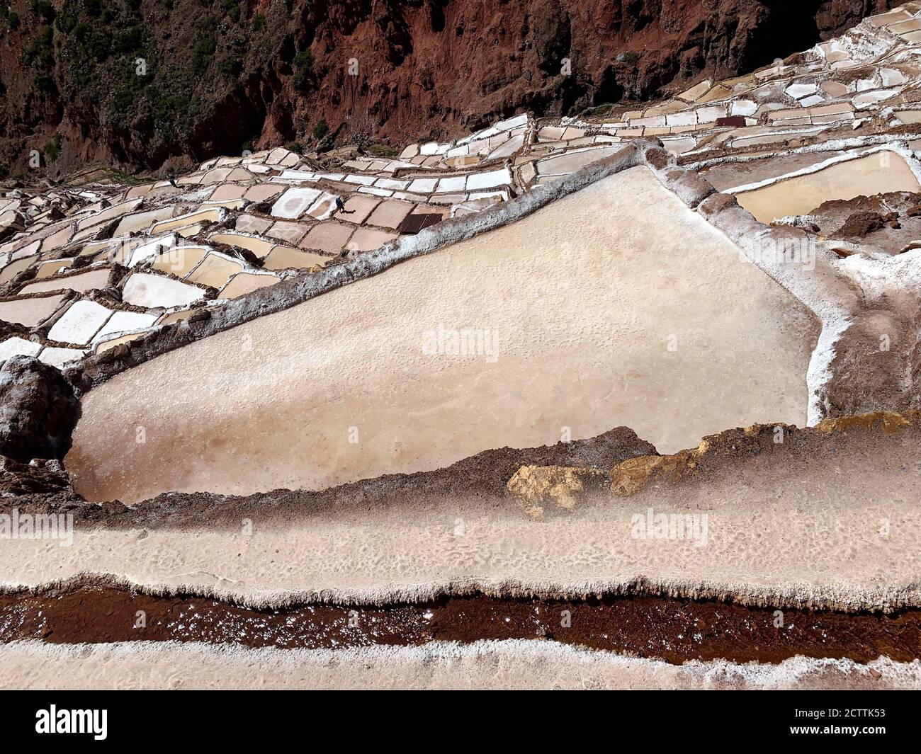 Salzbergwerke in Maras, Peru. Salineras de Maras, Anden. Riesige Salzpfanne. Berühmte peruanische Salz.Heilige Tal der Inkas. Tolle Landschaft. Stockfoto