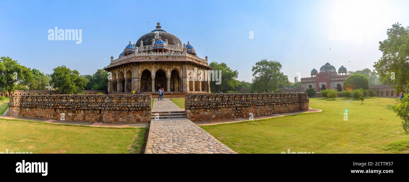 Blick auf Isa Khan Niyazi's Grab , ein achteckiges Grab bekannt für seine versunkenen Garten wurde für einen Adligen in der Humayun's Grab Komplex gebaut. Stockfoto