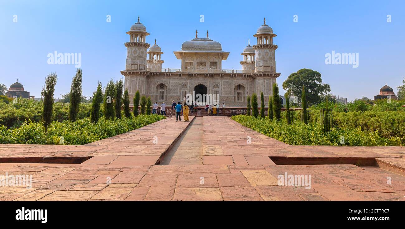 Grab von I'timād-ud-Daulah ist ein Mughal Mausoleum in der Stadt Agra im indischen Bundesstaat Uttar Pradesh. Auch bekannt als 'Jewel Box', manchmal auch genannt Stockfoto
