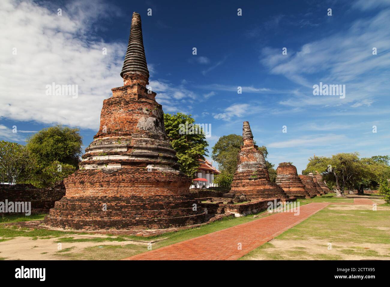 Satelliten Chedis im Wat Phra Si Sanphet in Ayutthaya, Thailand. Stockfoto