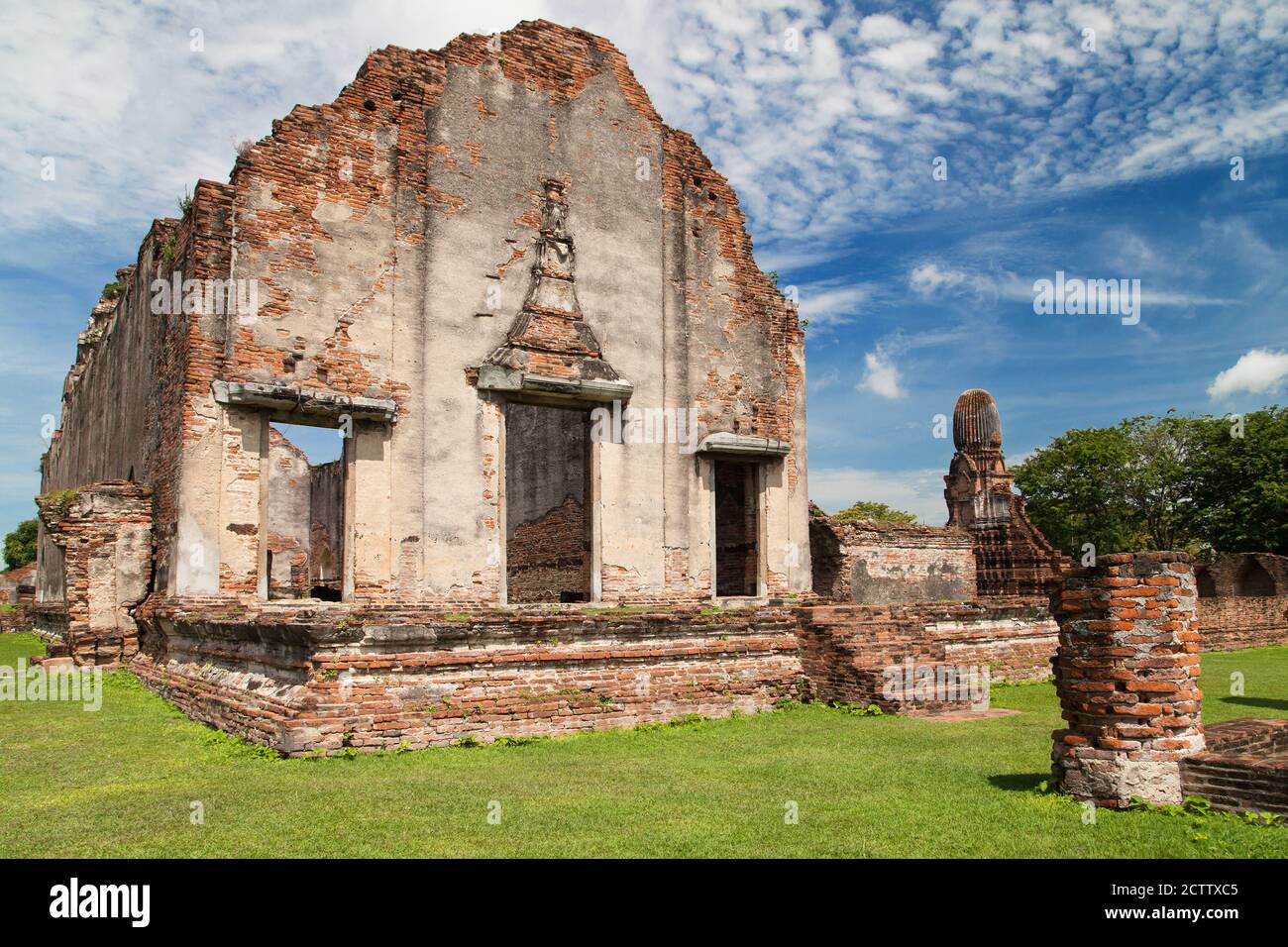 Äußere des Viharn im Wat Mahathat in Lopburi, Thailand. Stockfoto