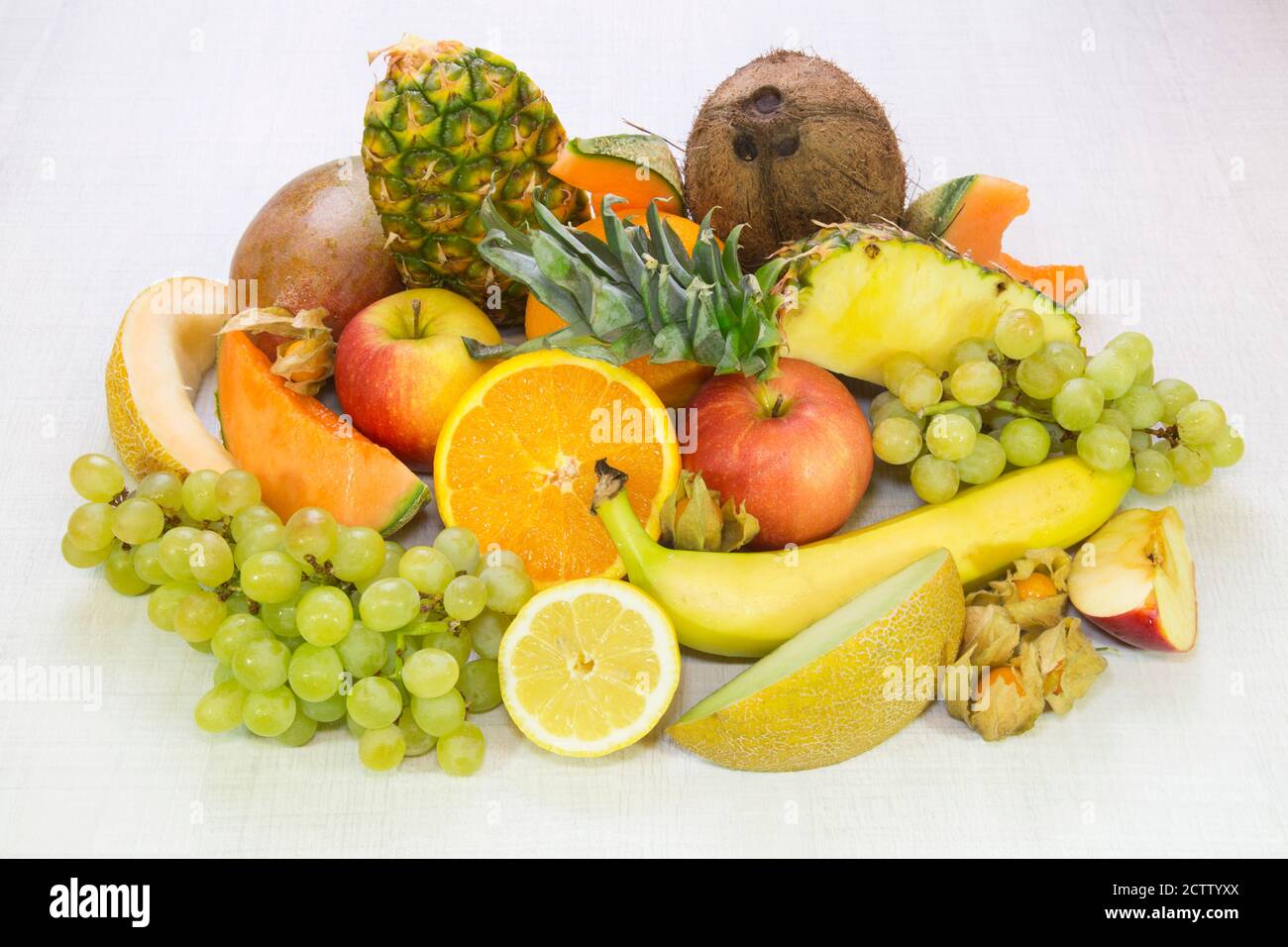 Kombination von verschiedenen süßen Früchten frisch und gesund Stockfoto