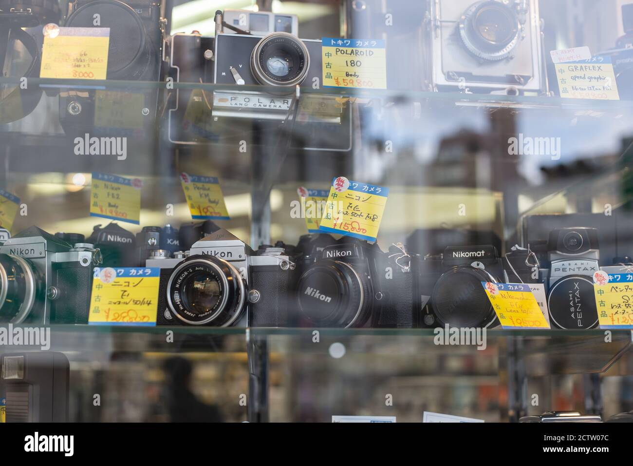 Alte gebrauchte gebrauchte Second Hand Digital-und Filmkamera-Shop in Osaka sehr beliebt für Touristen, 18 Januar 2019, JAPAN. Stockfoto