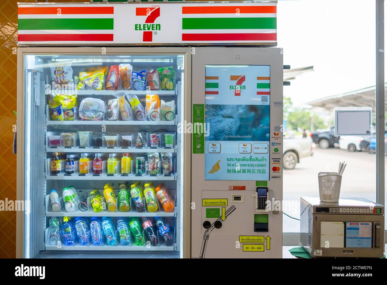 7-11 Automatischer Verkaufsautomat für Snacks und Getränke. 13. August 2020.THAILAND. Stockfoto