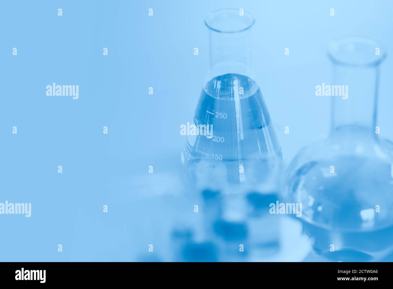 Chemische und medizinische Industrie blauen Farbton für Wissenschaft Hintergrund. Stockfoto