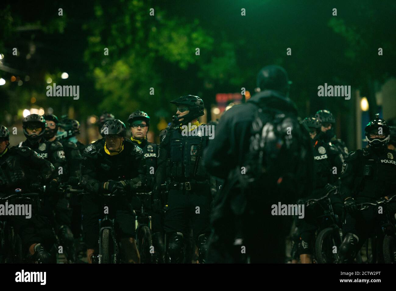 Seattle, Washington, USA. September 2020. Definanzieren Seattle Polizei Protestierende marschieren in den Straßen von seattle aus Protest gegen Breonna Taylor Jury Entscheidung. Kredit: albert halim/Alamy Live Nachrichten Stockfoto