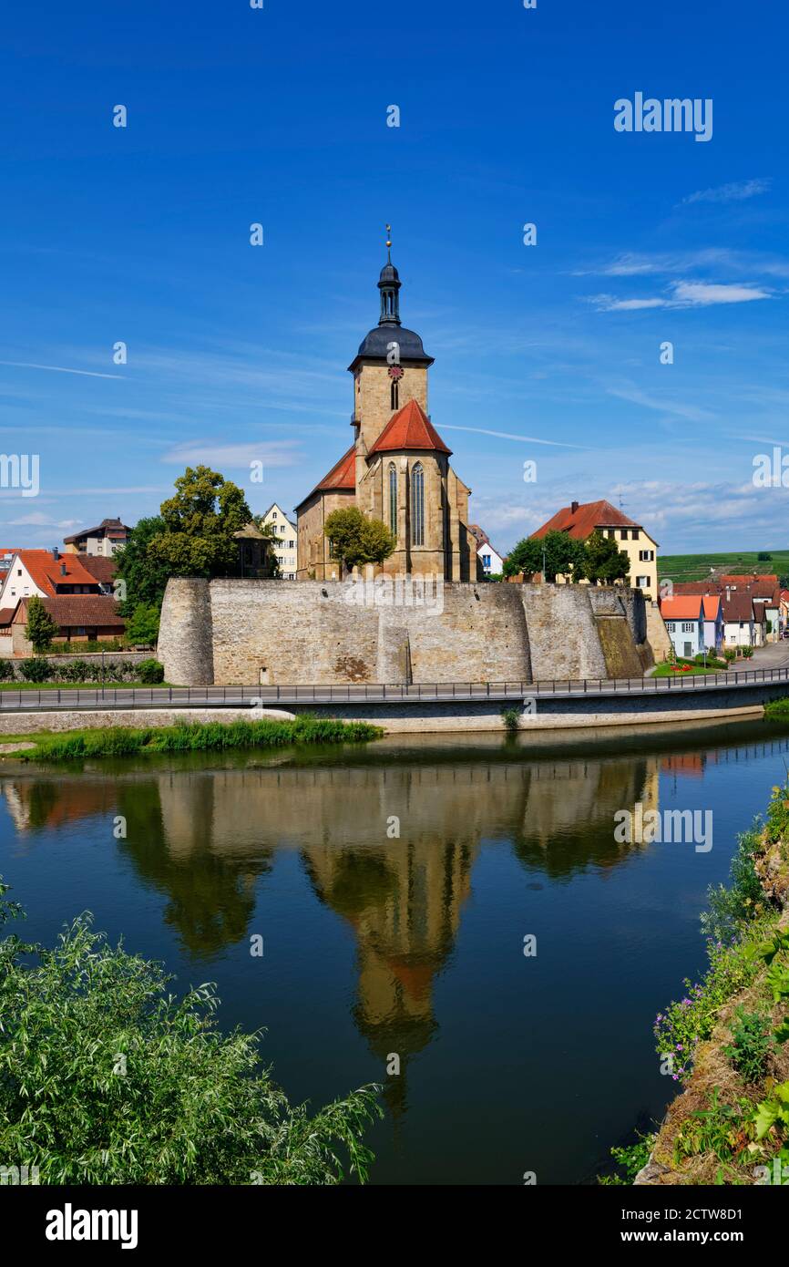 Lauffen am Neckar: Regiswindie Kirche über dem Neckar, Kreis Heilbronn, Baden-Württemberg, Deutschland Stockfoto