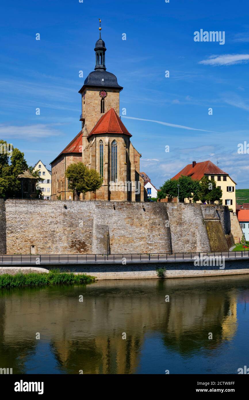 Lauffen am Neckar: Regiswindie Kirche über dem Neckar, Kreis Heilbronn, Baden-Württemberg, Deutschland Stockfoto