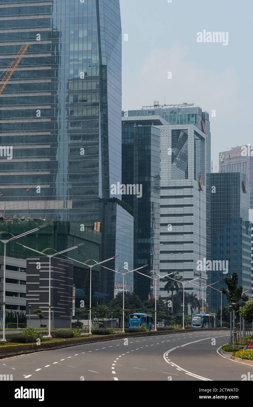 Die Autobahn der Hauptstadt Jakarta ist ruhig Wegen der Sperre, um die Ausbreitung des zu verhindern corona-Virus Stockfoto