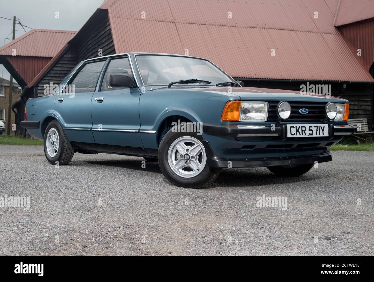 Mk5 Ford Cortina 1.6 Huntsman Estate und 1.6 LS Limousine Klassische britische Familienautos Stockfoto