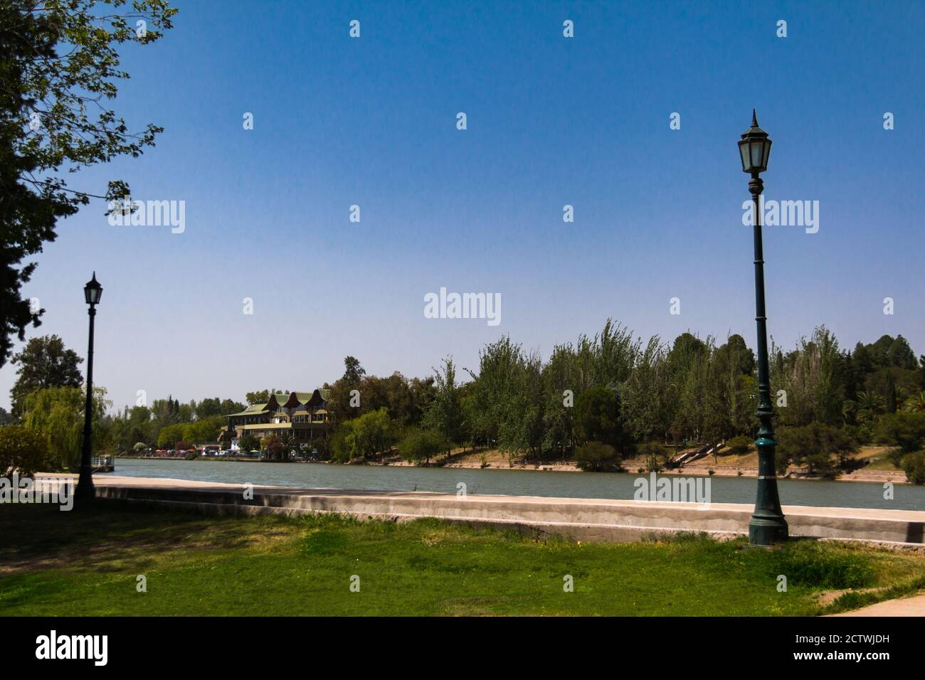 Der General San Martín Park ist der älteste und wichtigste Park in Mendoza. Der Park umfasst 307 Hektar und 86 Hektar in der Erweiterung mit 17 km Reise. It Stockfoto