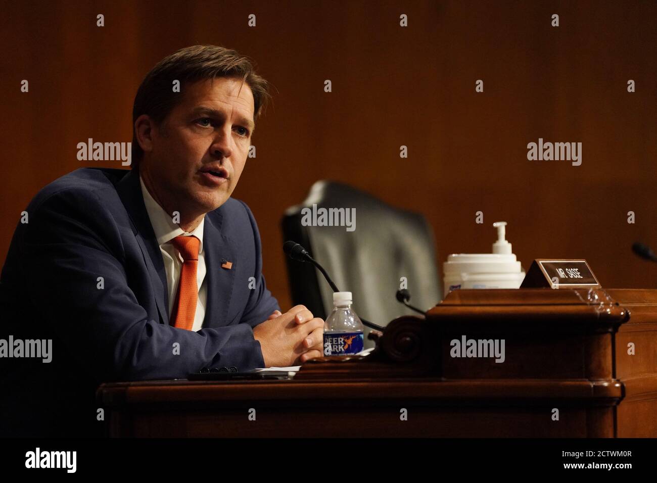 US-Senator Ben Sasse (Republikaner von Nebraska) während der Anhörung des US-Senatsausschusses für Banken, Wohnungsbau und städtische Angelegenheiten, bei der der vierteljährliche BERICHT DES CARES Act vor dem Kongress am Mittwoch, dem 24. September 2020 in Washington, DC geprüft wurde. Quelle: Toni L. Sandys/Pool via CNP /MediaPunch Stockfoto