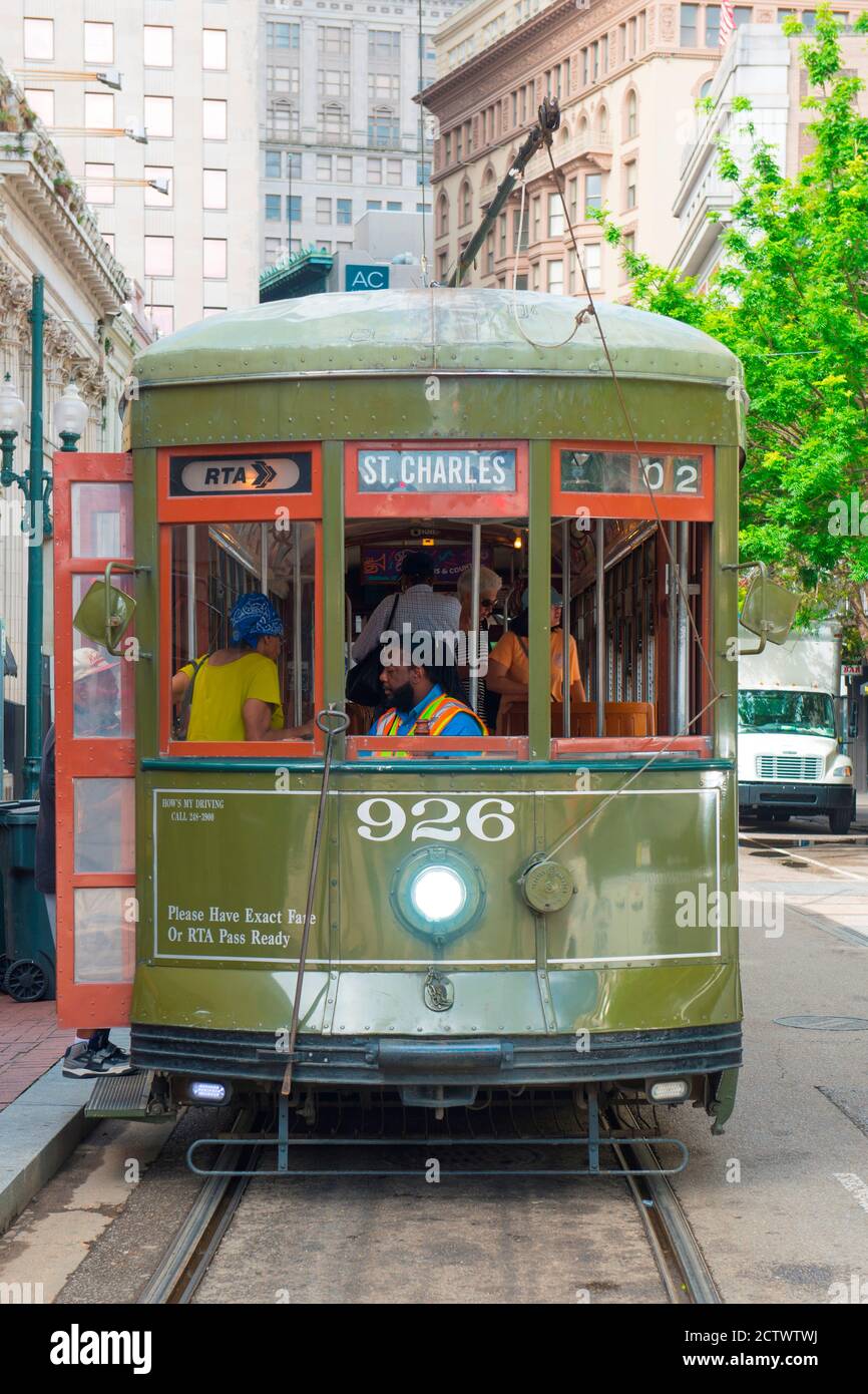 RTA antique Streetcar St. Charles Line Route 12 auf der Canal Street in der Innenstadt von New Orleans, Louisiana, USA. Diese Linie ist als US National Hist registriert Stockfoto