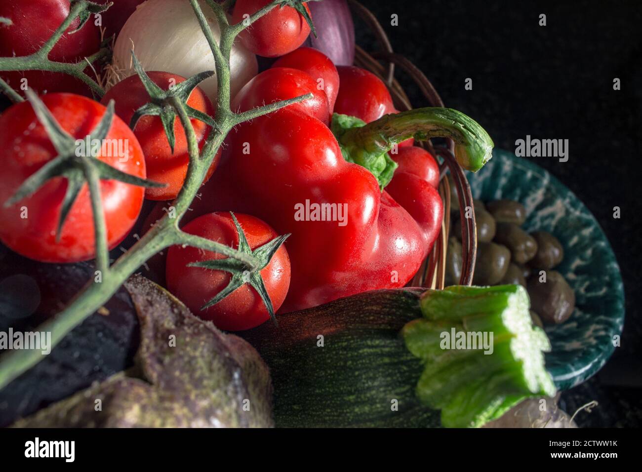 Detail von einigen gemischten Gemüse aus der mediterranen Küche - Sommer Gemüse in Süditalien Stockfoto
