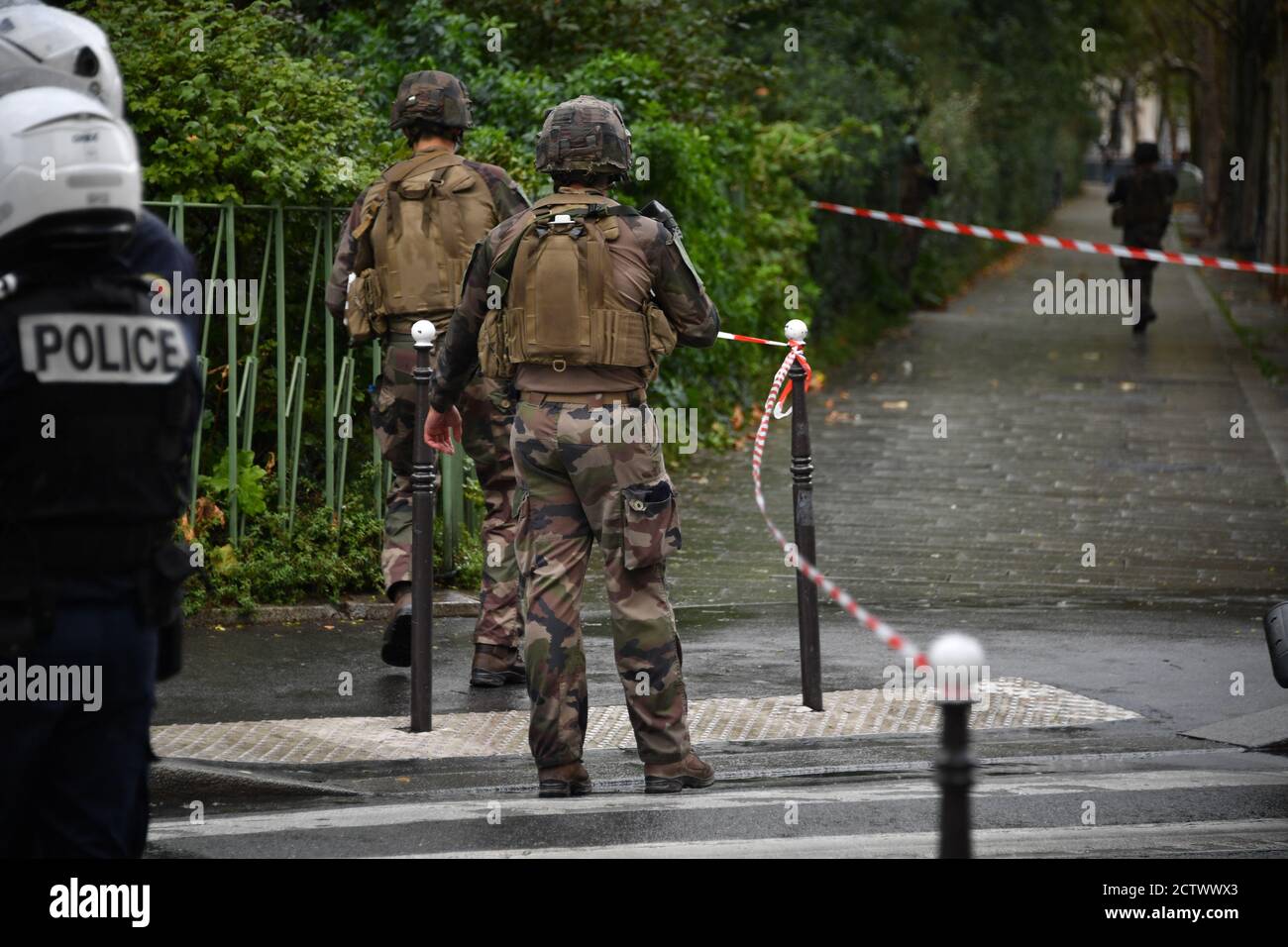 Ein Messer-Angriff in der Nähe der ehemaligen Räumlichkeiten von Charlie Hebdo, in Paris, Frankreich am 25. September 2020. Mehrere Personen wurden mit einer Machete in der Nähe der ehemaligen Räumlichkeiten der satirischen Zeitung, die Szene eines Angriffs im Januar 2015, im 11. Arrondissement von Paris angegriffen. (Foto von Lionel Urman/Sipa USA) Stockfoto