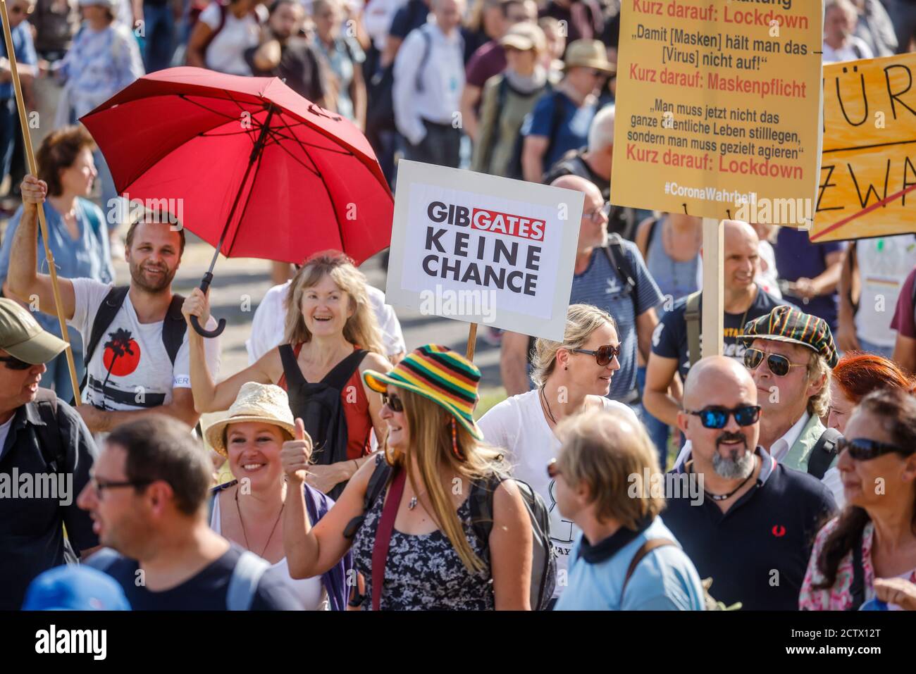 20.09.2020, Düsseldorf, Nordrhein-Westfalen, Deutschland - Demonstration gegen die Gesundheitspolitik der Bundesregierung und Maßnahmen zur Begrenzung des Sportes Stockfoto