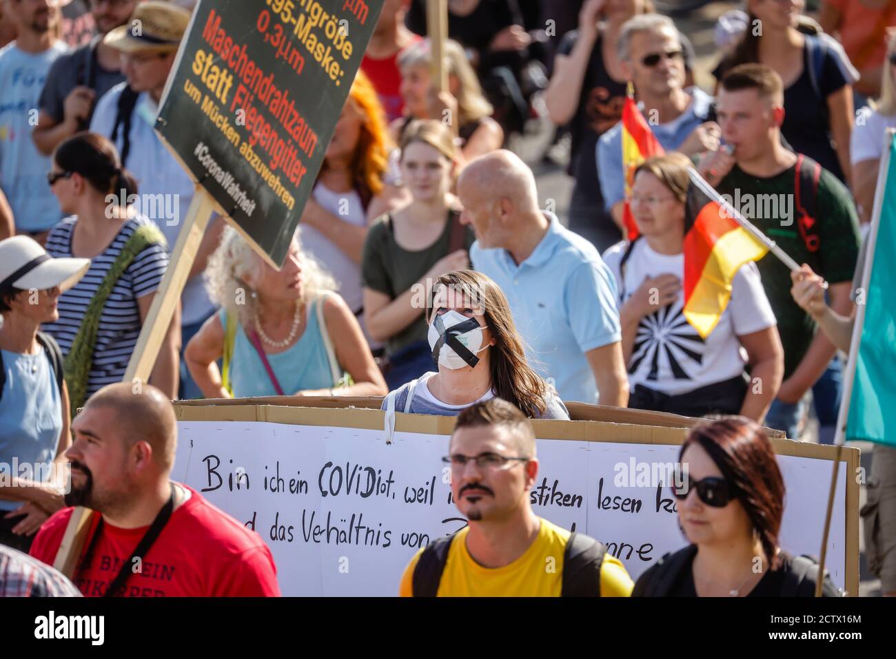 20.09.2020, Düsseldorf, Nordrhein-Westfalen, Deutschland - Demonstration gegen die Gesundheitspolitik der Bundesregierung und Maßnahmen zur Begrenzung des Sportes Stockfoto