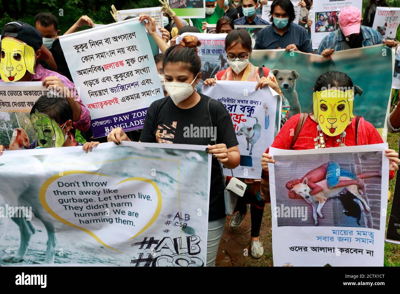 Dhaka, Bangladesch - 25. September 2020: Bangladeschische Tierliebhaber versammelten sich, um gegen den Umzug der Dhaka South City Corporation (DSCC) zu protestieren Stockfoto