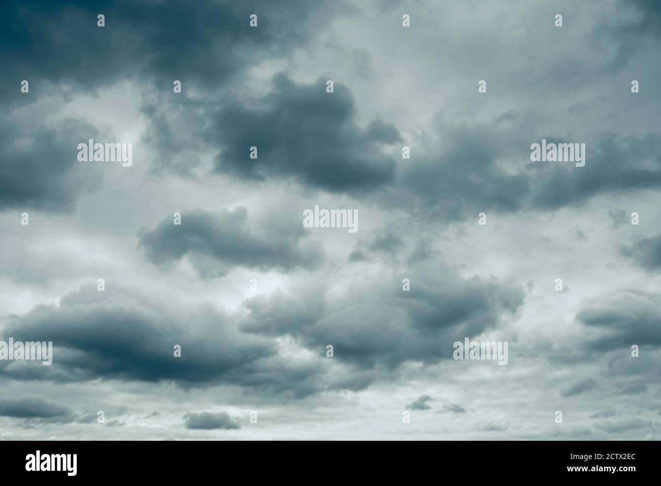 Dramatischer Wolkenhimmel stürmischen Stockfoto