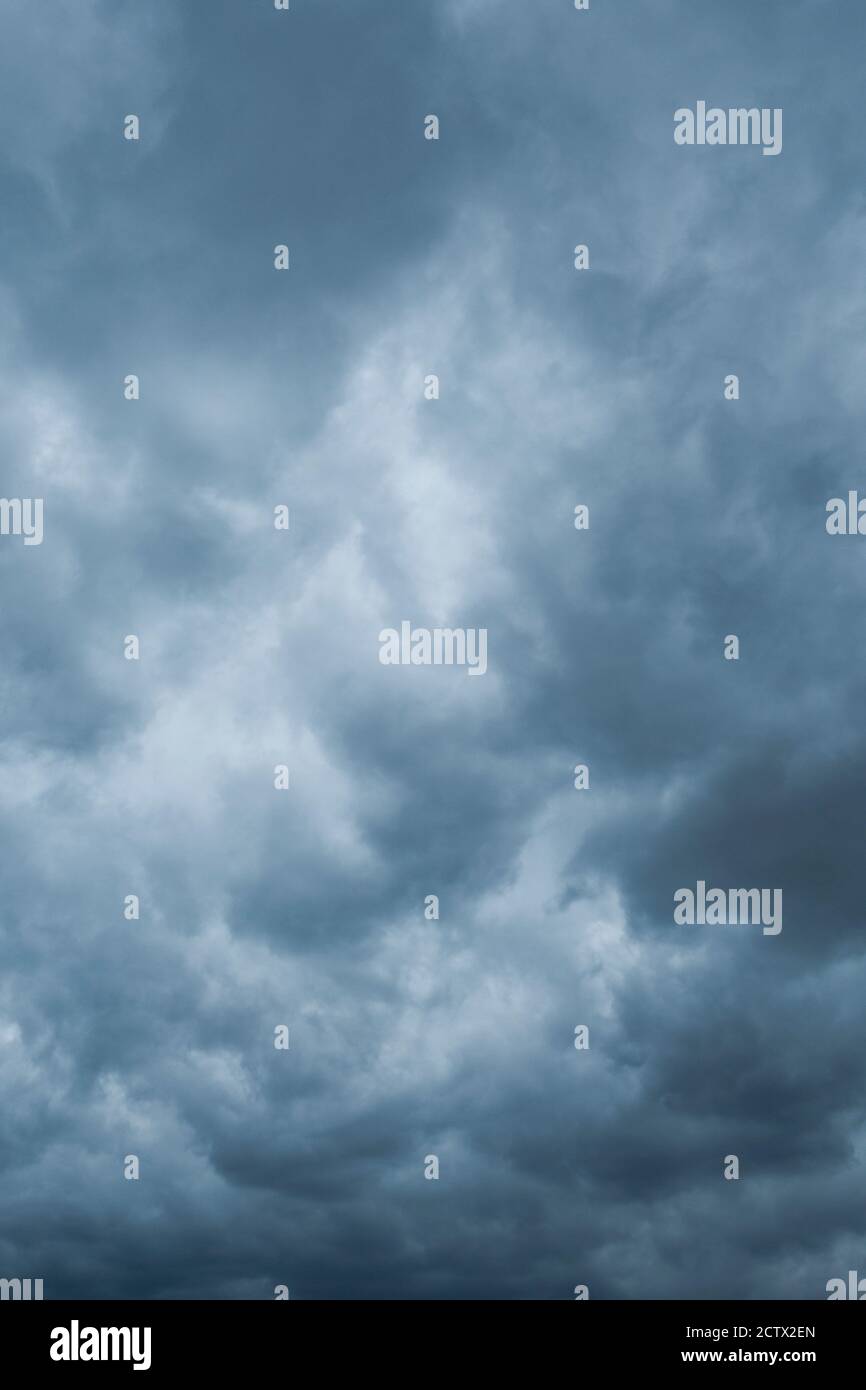 Dramatischer Wolkenhimmel stürmischen Stockfoto