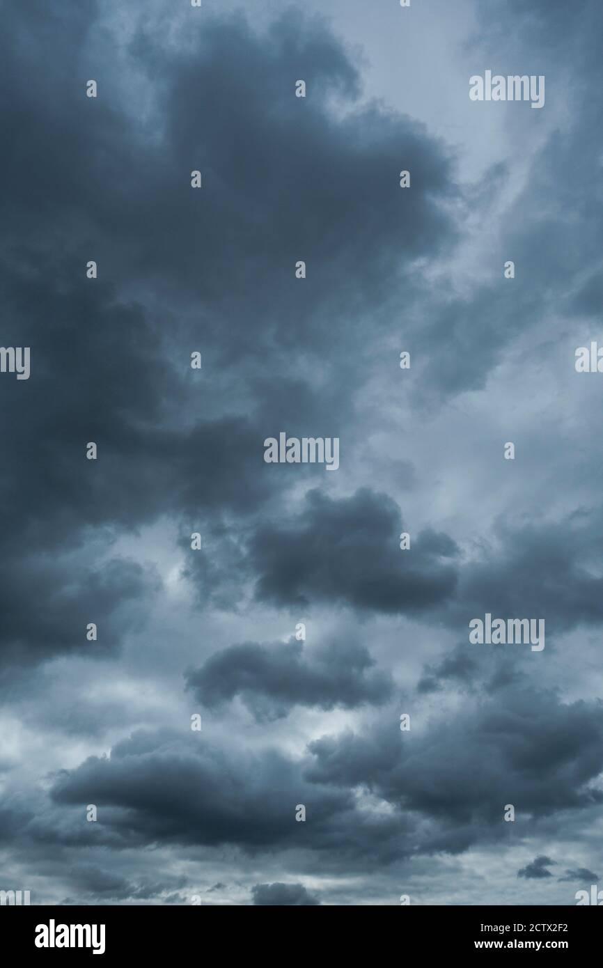 Dramatischer Wolkenhimmel stürmischen Stockfoto