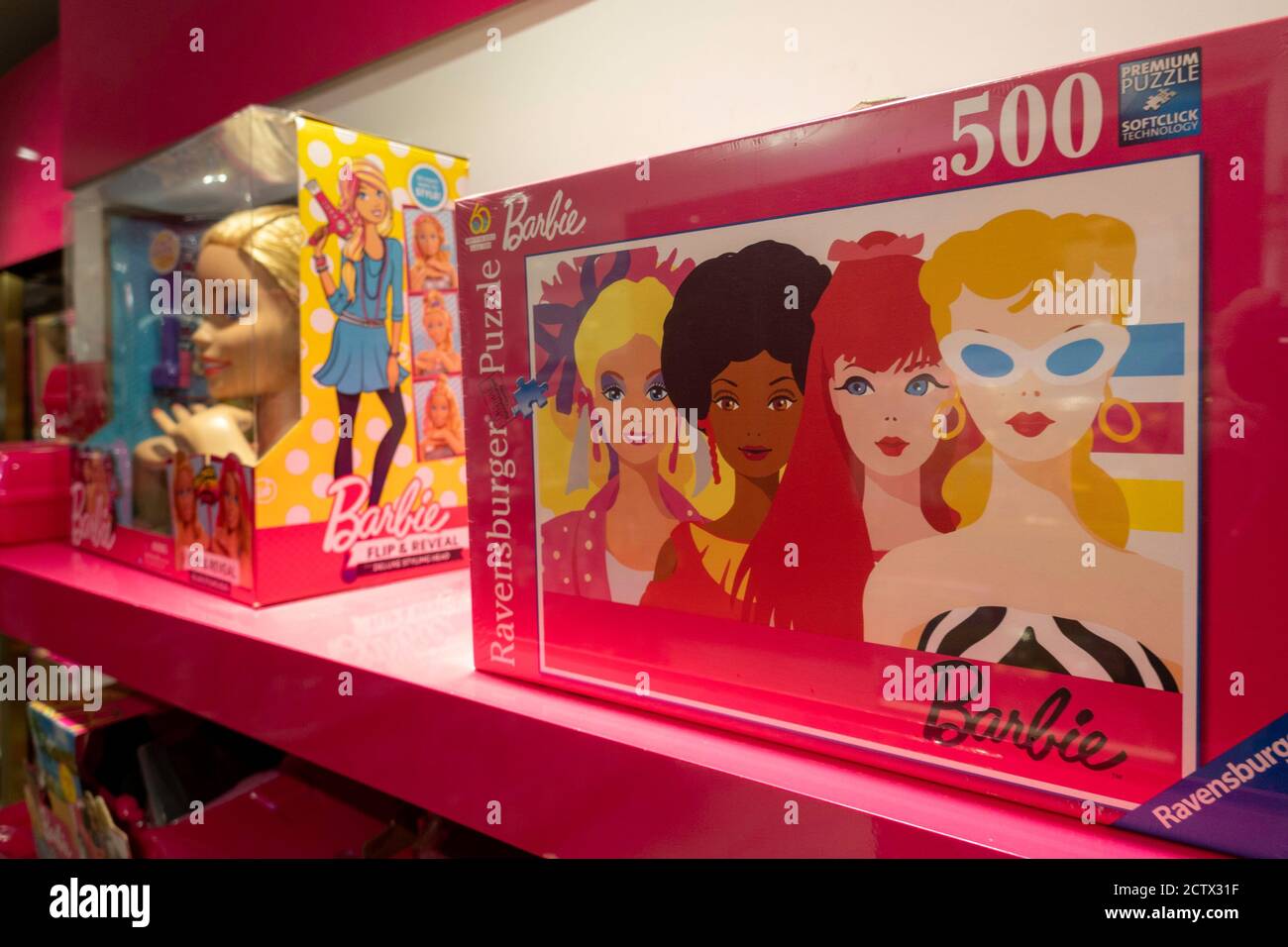 FAO Schwarz ist ein berühmter Spielzeugladen im 30 Rockefeller Center, New York City, USA Stockfoto
