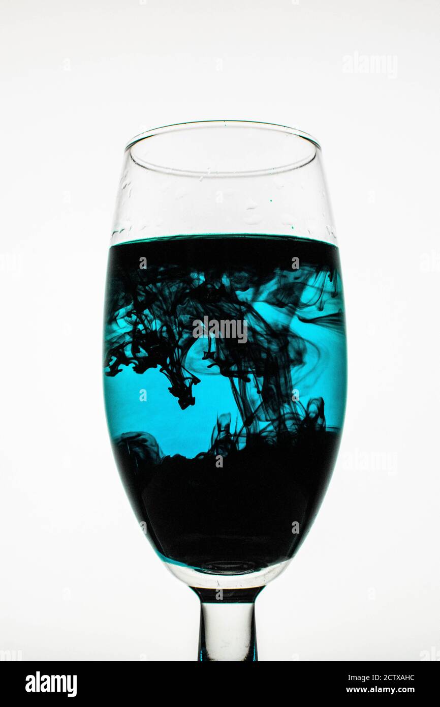Tapete von Tinte in Glas Stockfoto