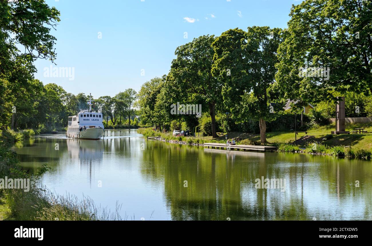 Traditionelles Passagierschiff 'Wasa Lejon' auf seinem Weg auf dem Goeta Kanal bei Berg in Richtung Stockholm, Schweden Stockfoto