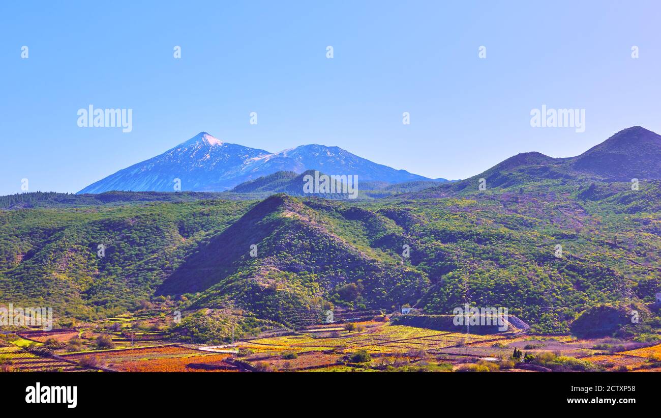 Panoramablick auf den Vulkan Teide auf Teneriffa, die Kanaren, Spanien Stockfoto