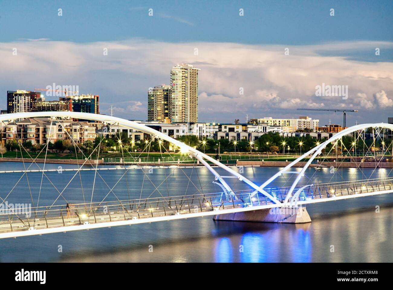 Monsunwolken ziehen in Richtung Tempe Town Lake in der Nähe von Phoenix, Arizona Stockfoto